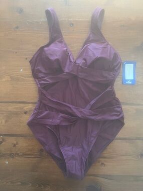 V-Neck Twist One-Piece Swimsuit in Plum